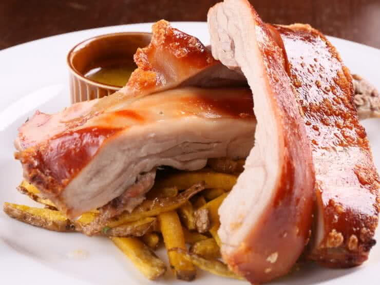 3.西班牙料理佐紅酒　COCHINILLO