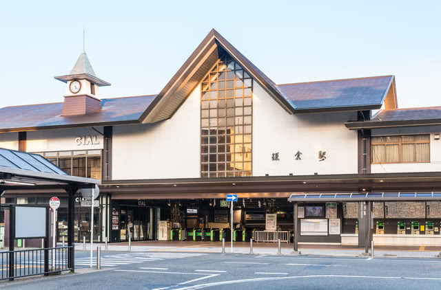 2. Take the Enoden Line to Kamakura Station