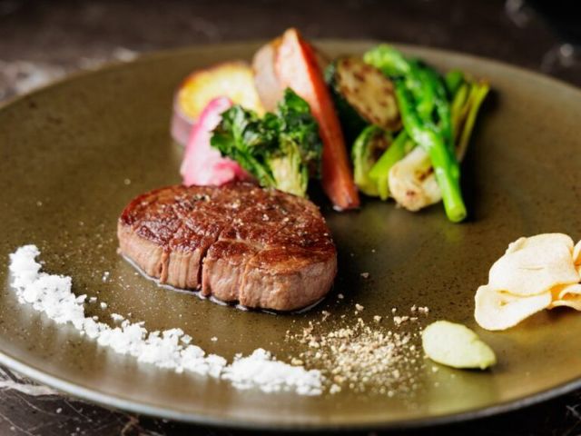 1. 牛排&葡萄酒 Cheval Rouge