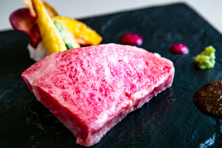 24.KOBE BEEF RED ONE