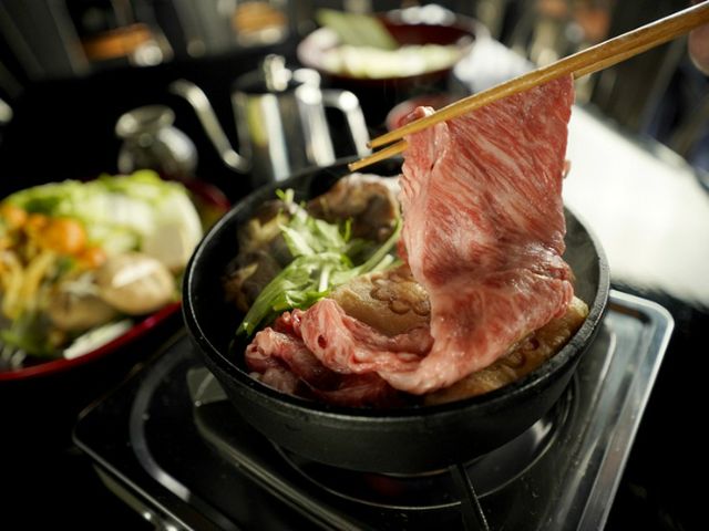 5. Hidagyu Sukiyaki Nakabashi Wakachiya