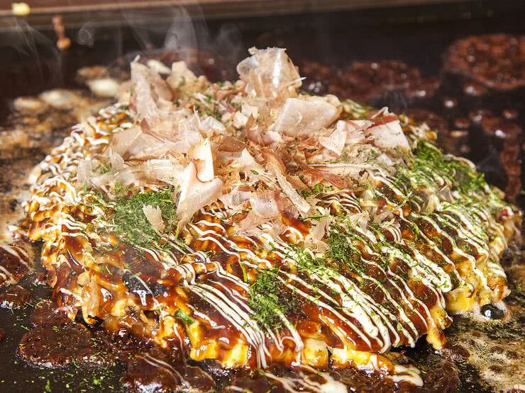 A Guide to Eating Hiroshima-yaki in Hiroshima