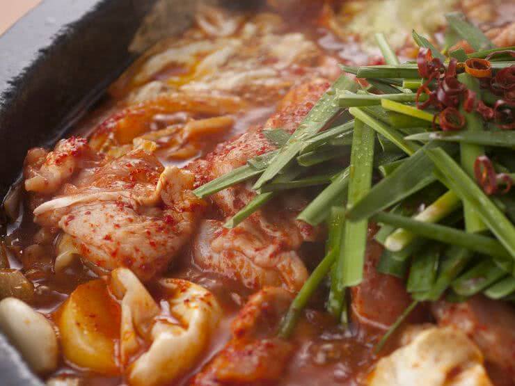 今年冬天必吃美食！！在福岡市中心大啖道地極品牛腸鍋