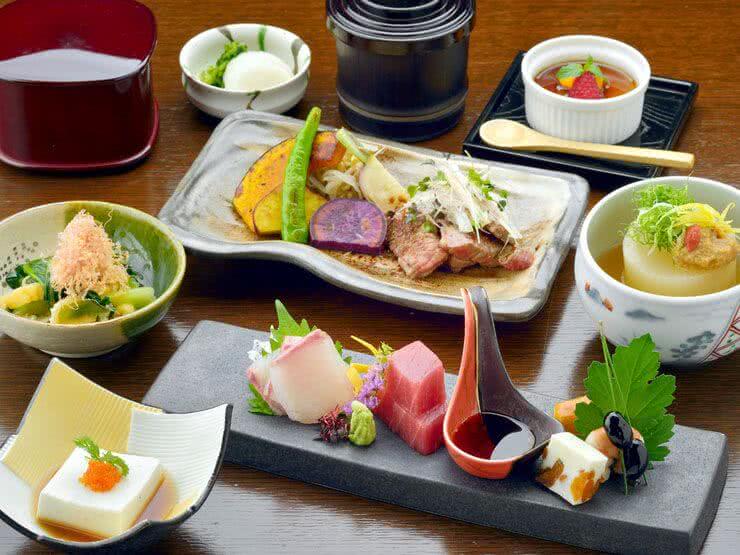 Must-Go Restaurants for a Date in Kamakura