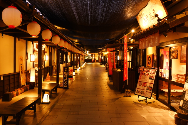 在櫻之馬場 城彩苑 邊逛邊吃