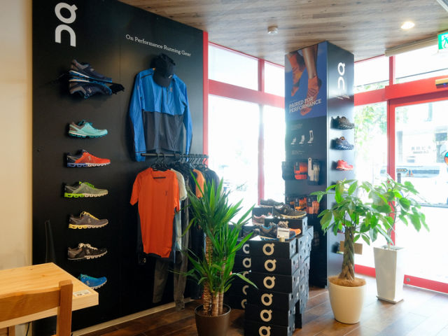 iro−hana Cafe 食堂 floor