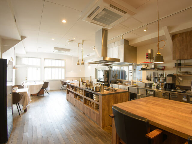 Installation Table ENSO L’asymetrie du calme floor